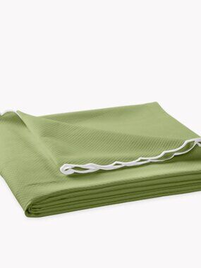 Matouk KING Spring Green Matelasse Coverlet White Scalloped Edge
